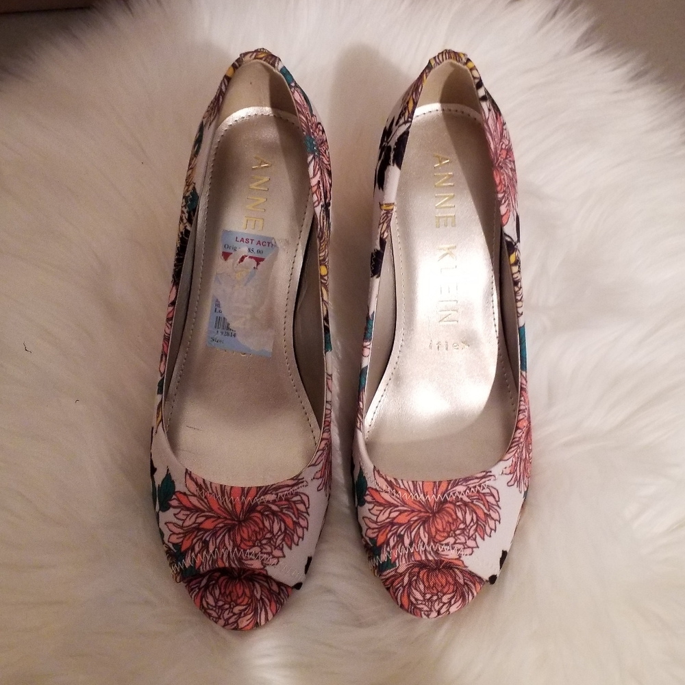 New shoes - Picture 3 of 5